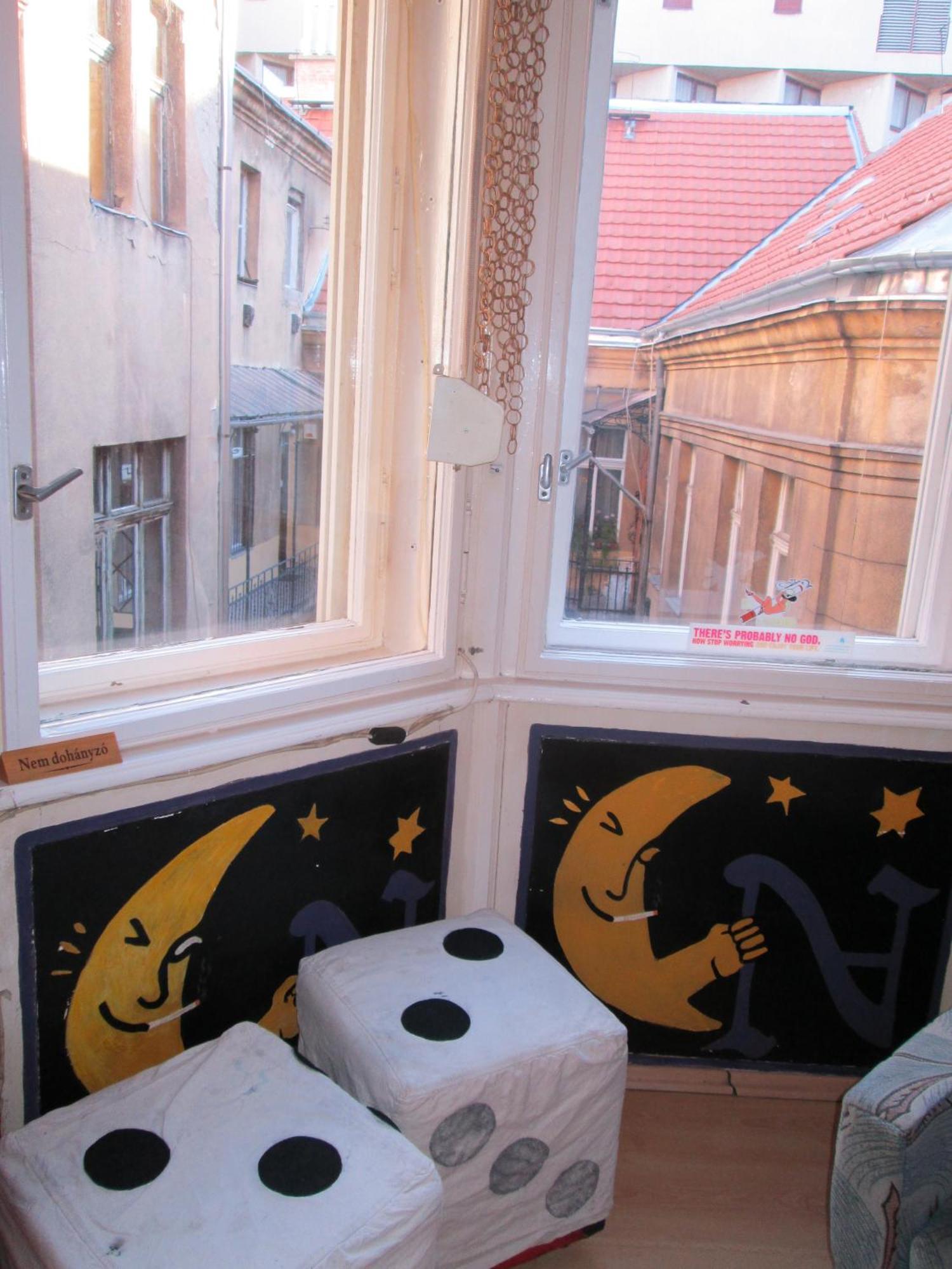 Carpe Noctem Hostel บูดาเปสต์ ภายนอก รูปภาพ